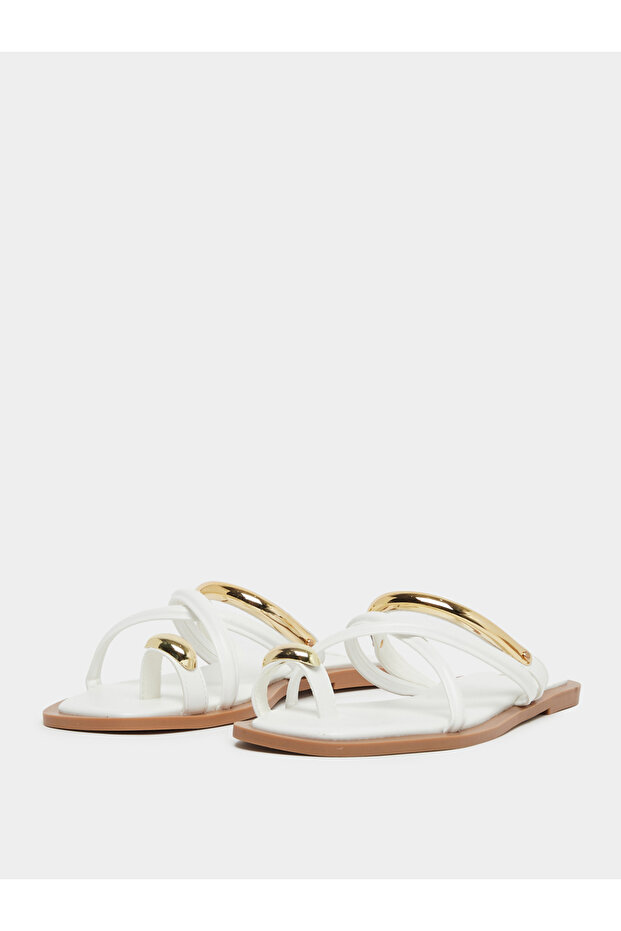 صندل مسطح بحلقة أصابع بيضاء - 2