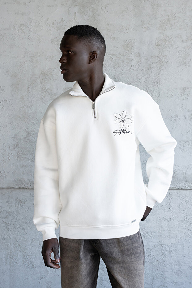 Men's Flower Embroidered High Neck Sweatshirt Ecru