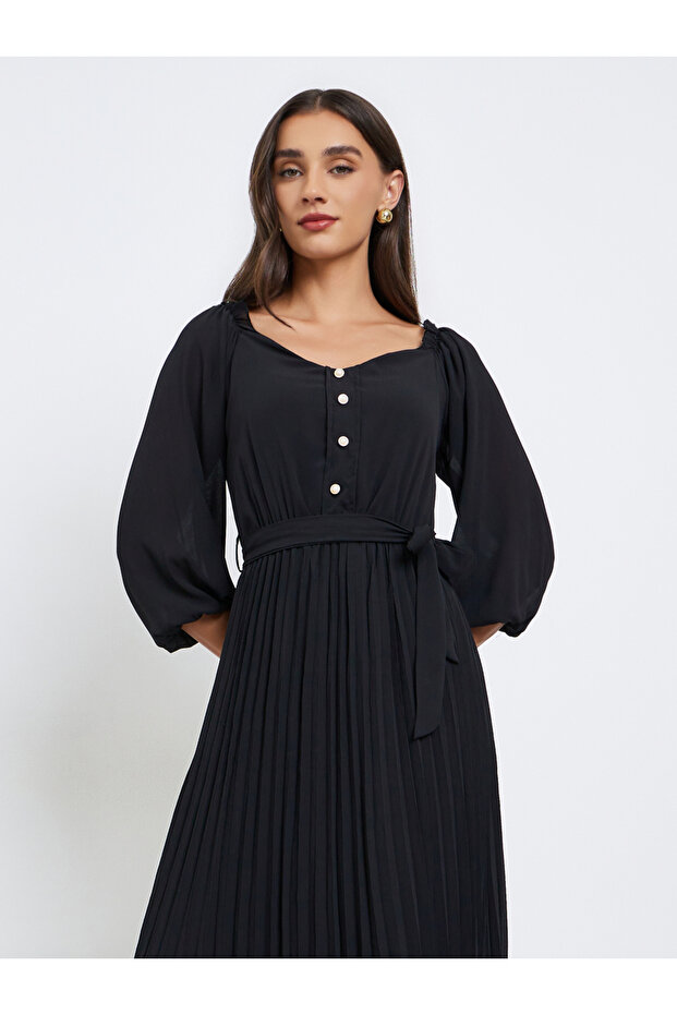 فستان ماكسي أسود سادة مطوي بأزرار - 2