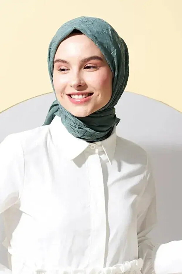 Bamboo Crinkle Scarf Green – Self-Crinkling, No Ironing Required | 100X100 cm