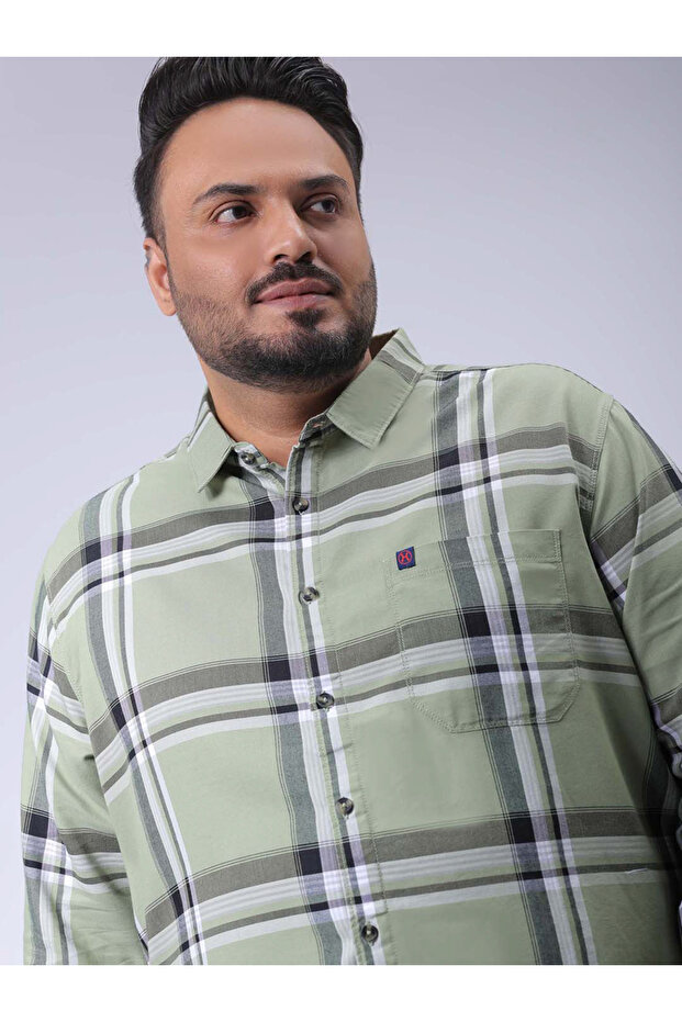 قميص كاجوال منقوش باللون الأخضر بمقاس كبير