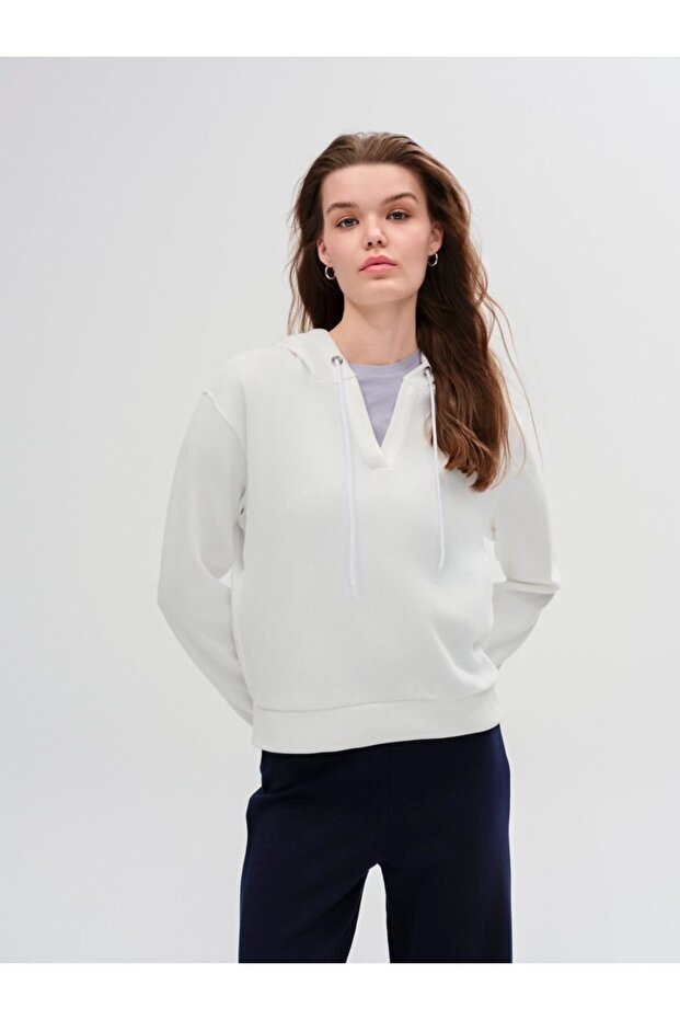 Basic V Yaka Kapüşonlu Krem Sweatshırt - 2