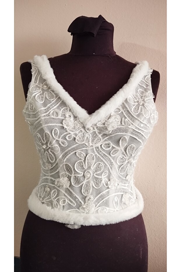 V yaka beyaz crop - 1