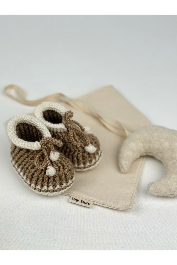 İki renkli örme bebek patiği - 1