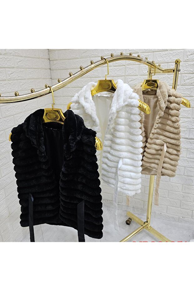 Off-white fur jacket with distinctive design - 2
