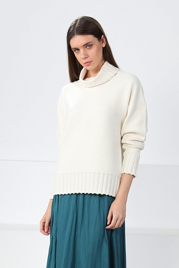 Ecru Turtleneck Cashmere Long Sleeve Women's Knitwear Sweater