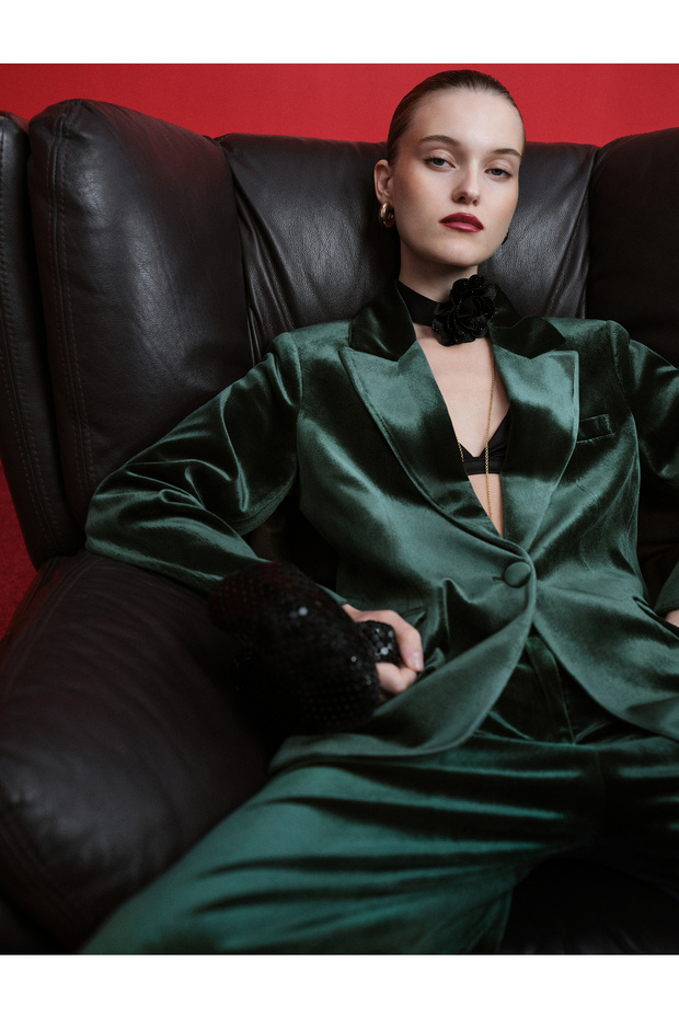 Long Sleeve Buttoned Pocketed Velvet Blazer Jacket