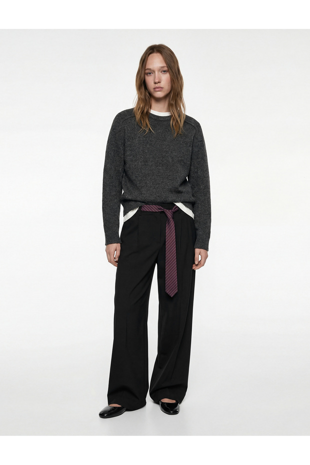 Long Sleeve Crew Neck Basic Knit Sweater with Stitching Detail