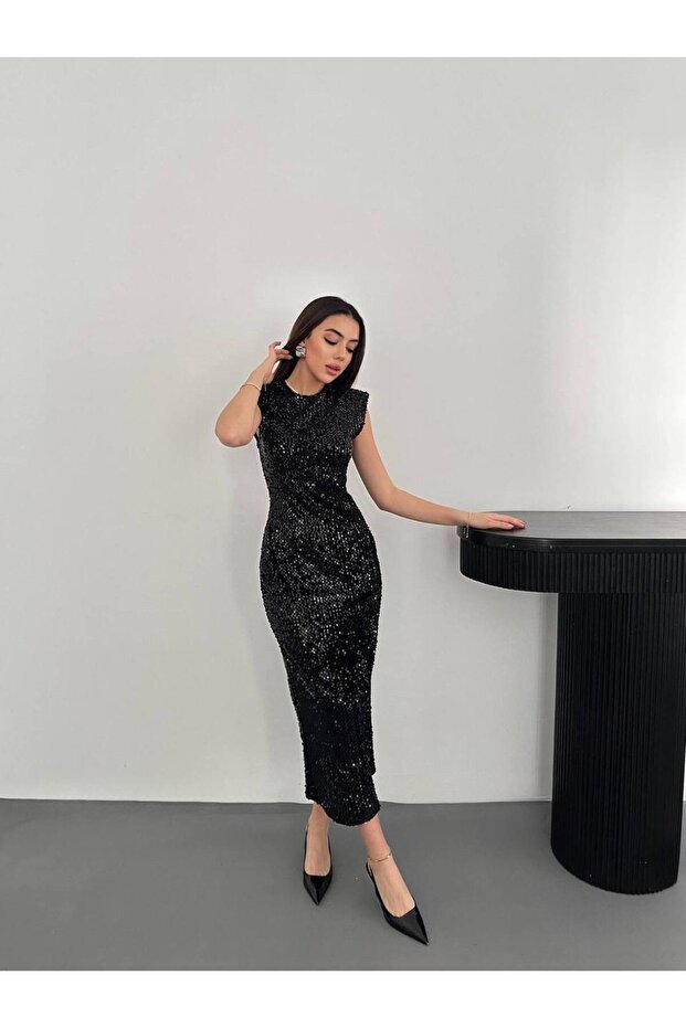 فستان مطرز بالترتر مكون من حشوة كتف قطع - 6