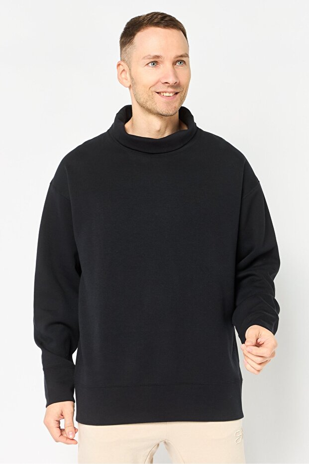 Men Sportswear Fit Long Sleeve Training Sweatshirt, Black