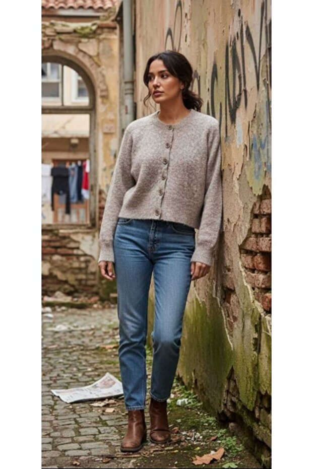 Women's Soft Textured Crew Neck Basic Knit Buttoned Cardigan