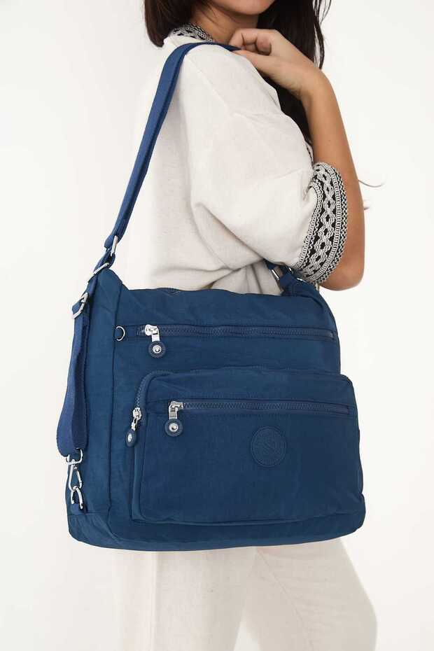 يمكن استخدام حقيبة الكتف كحقيبة ظهر - 4