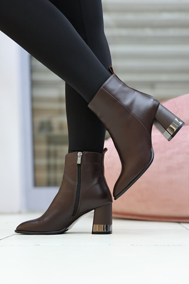 Ökçeli Kadın Bot - 1