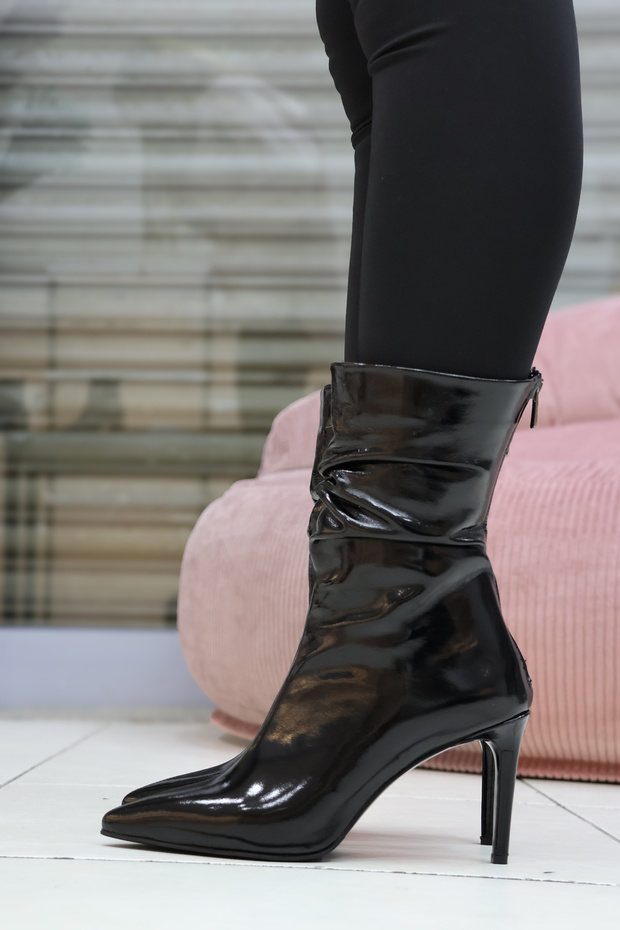 Ökçeli Kadın Bot - 7