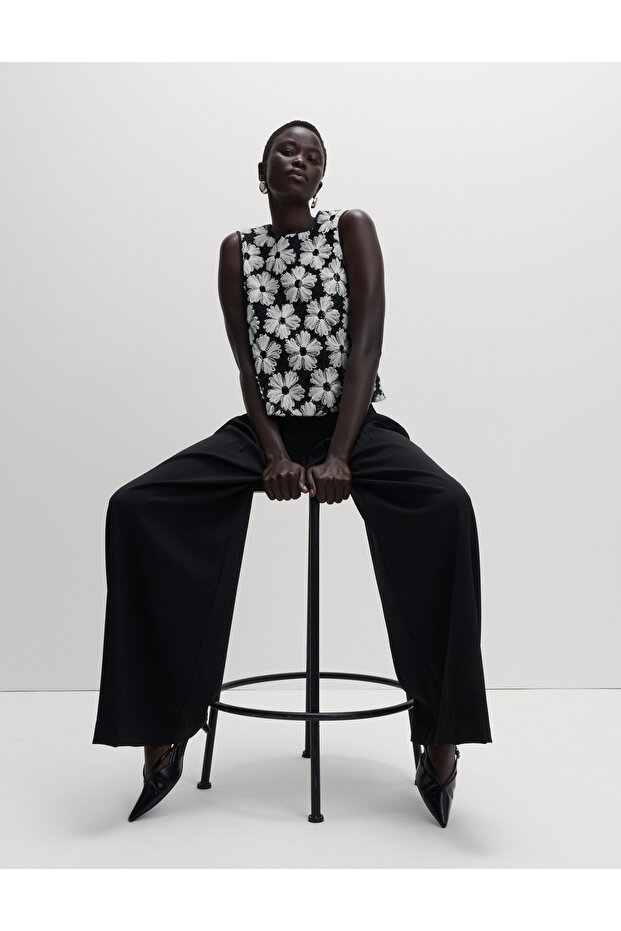 Çiçek İşlemeli Bluz - 2