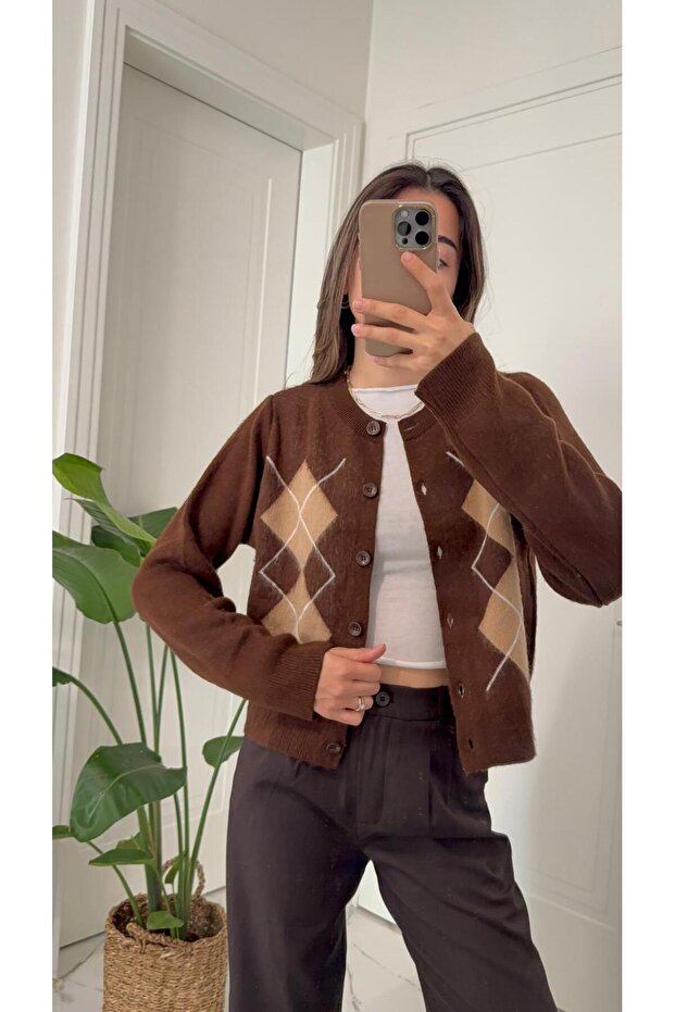 سترة كارديجان بأزرار بنمط البقلاوة باللون البني - 2
