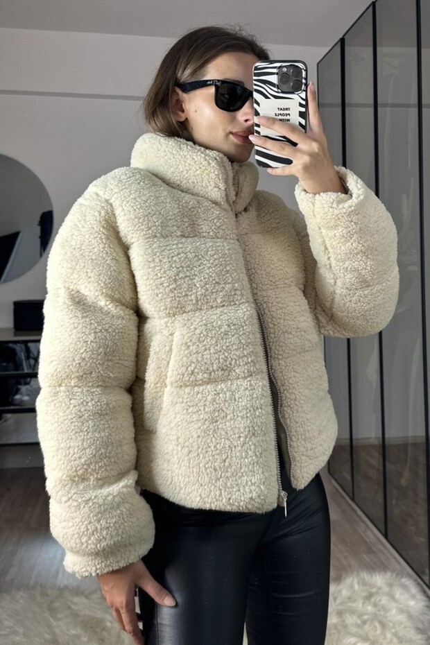 Women's Oversized Plush Faux Fur Coat Ecru - Teddy Inflatable Sherpa Coat