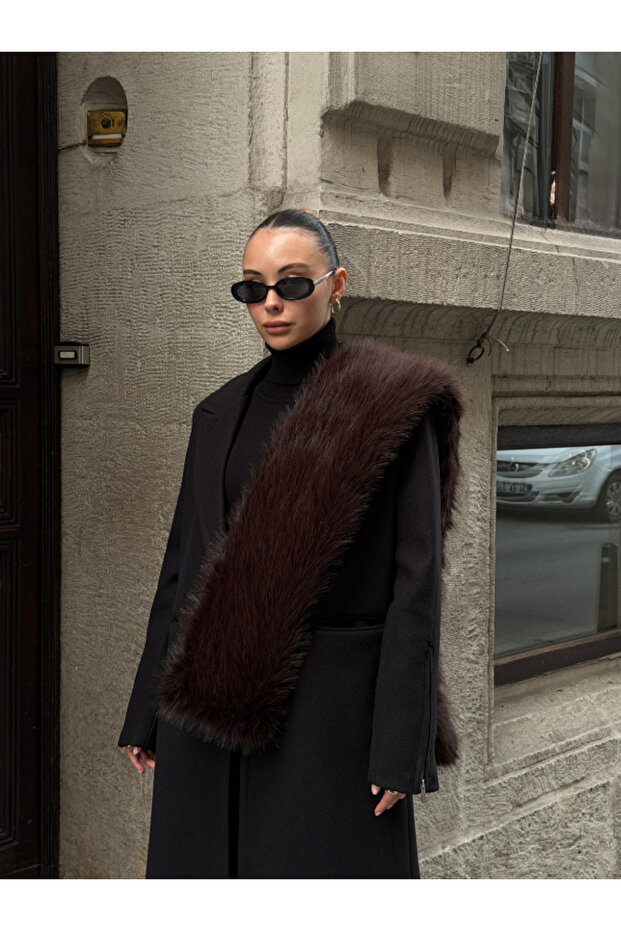 Eșarfă din blană artificială maro intens - 1