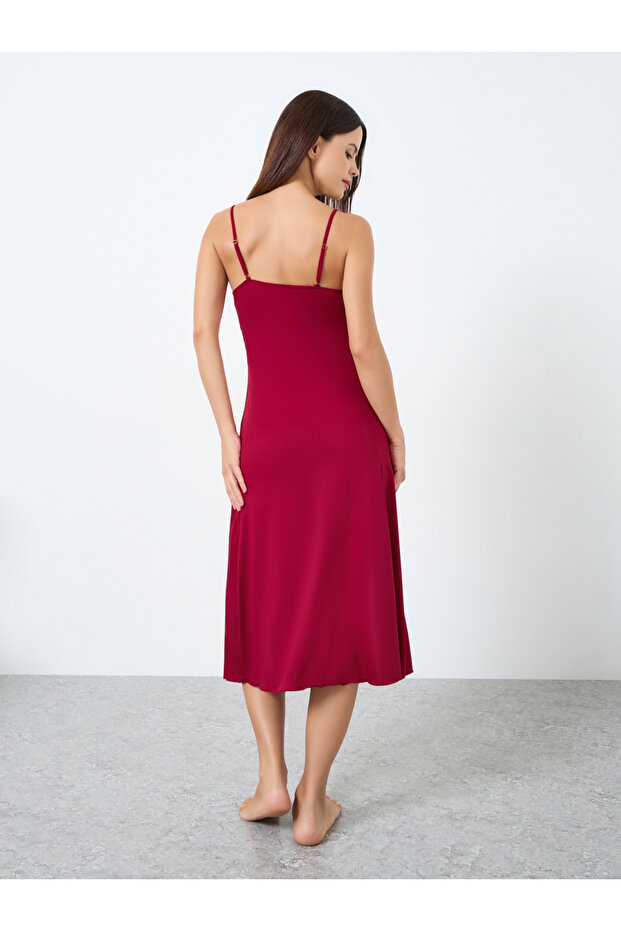 فستان قصير شفاف من الدانتيل المطرز والمرقع والشبكي ذو الحافة المشقوقة - 4