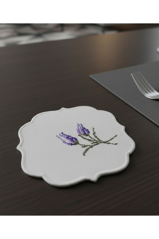 Embroidered Presentation Napkin (15×15 cm) – Natural Fiber Needlework, Handmade Floral Pattern