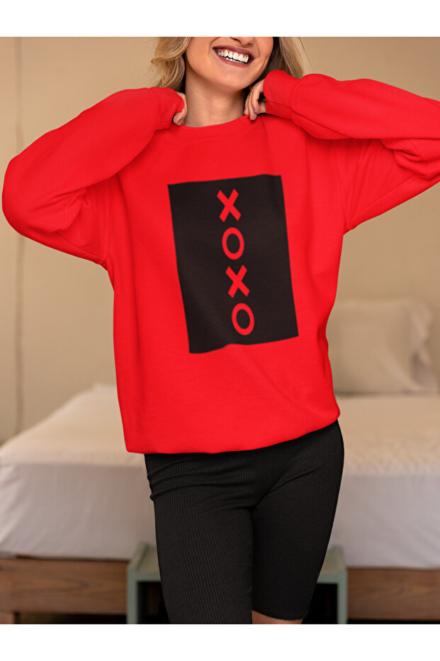 سويت شيرت قطني مطبوع عليه XOXO بأكمام طويلة وثلاثة خيوط، مبطن بالصوف قطع