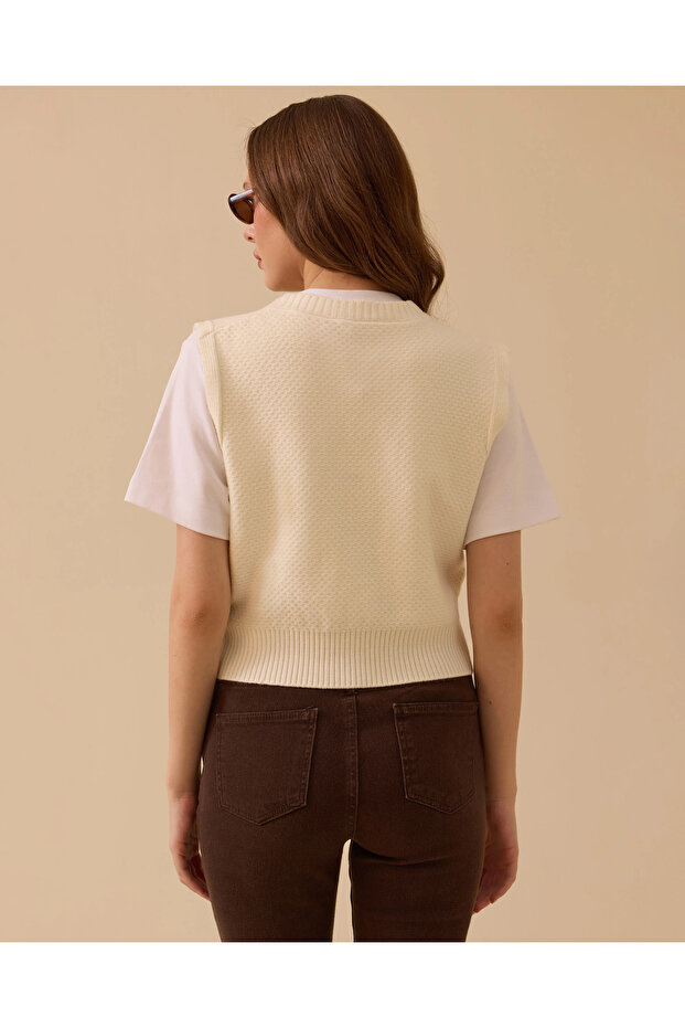 Asimetrik Düğmeli Kolsuz Triko - 4