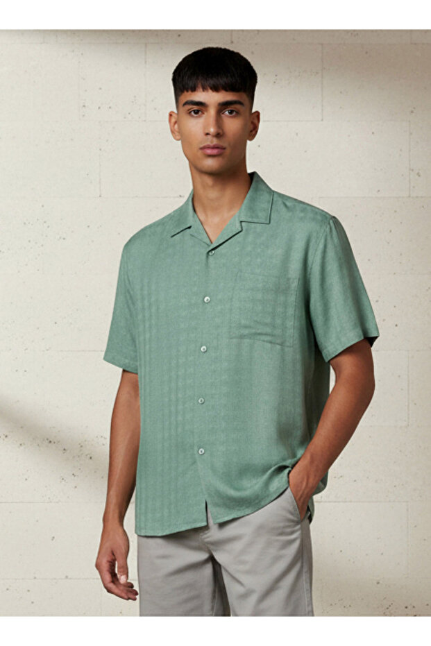Men Regular Fit Camp Collar Textured Short Sleeves Resort Shirt