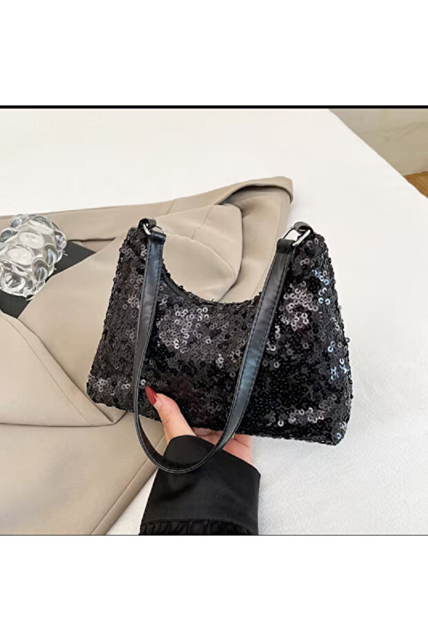 Deri Askılı Pullu Çanta - 1