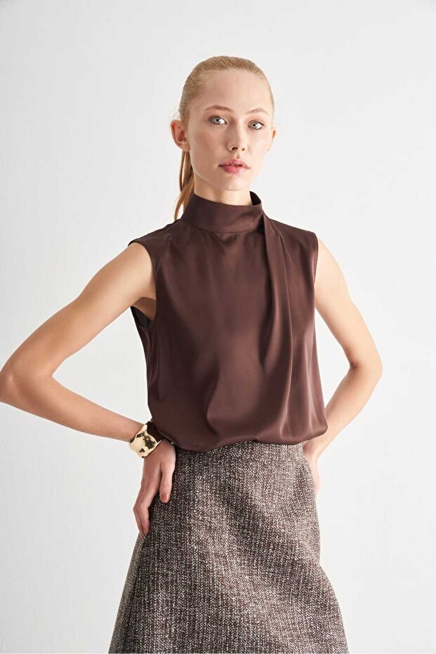 Dik Yaka Pileli Bluz - 1