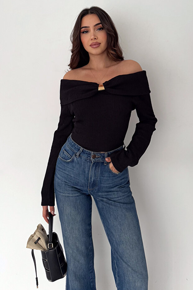 Women's Off-Shoulder Buckle Detail Blouse – Burgundy Charm