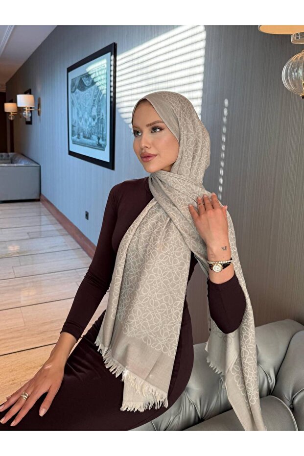 Minimal Patterned Shawl – Stylish Shawl with Soft Texture and Fringe, Suitable for All Seasons