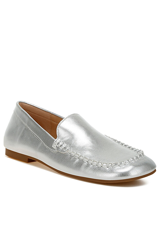 Women Metallic Pleather Loafers in Silver