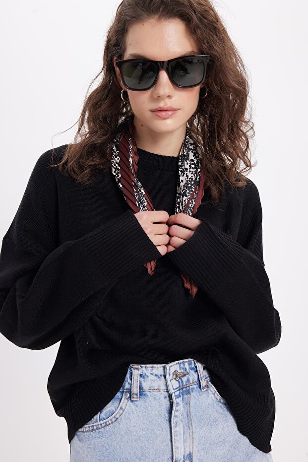 Women's Oversized wide cut crew neck black sweater