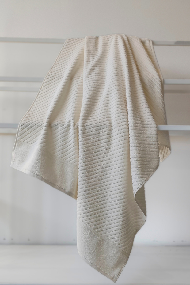 Diagonal Striped Bath Towel 90X150 cm - 100% Cotton, Highly Water Absorbent Towel - Cream