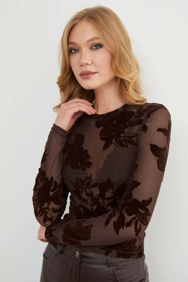 بلوزة شفافة منقوشة بالزهور - 7