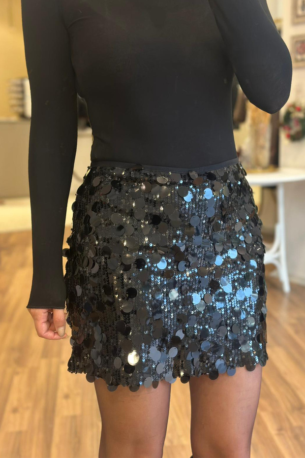 Siyah Pullu Şort Etek - 5