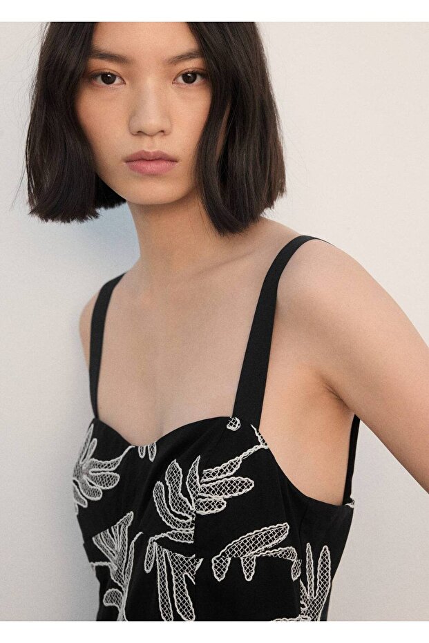 Çiçek işlemeli elbise - 5