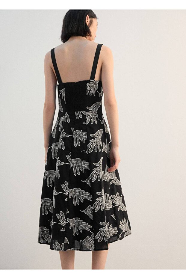 Çiçek işlemeli elbise - 4