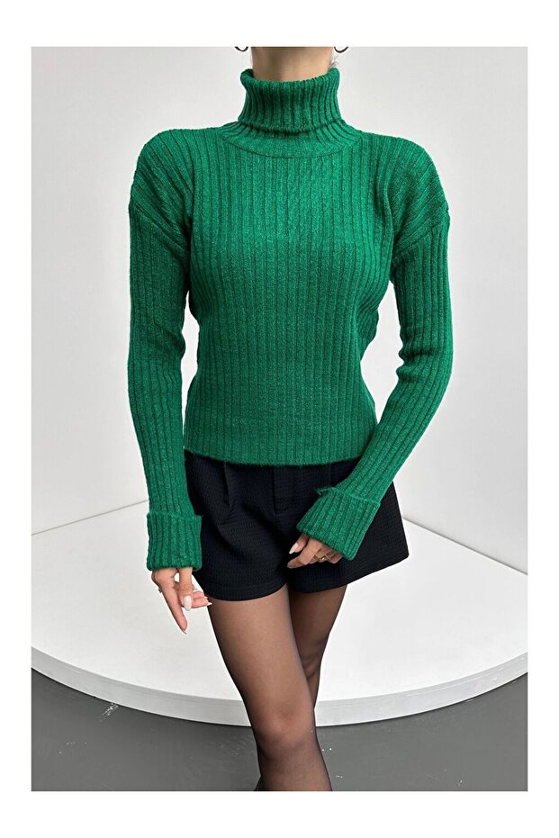 سترة محبوكة ذات ياقة عالية بنمط مخطط باللون الأخضر - 5