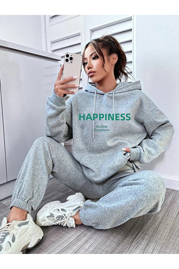 طقم بدلة رياضية Happiness Sweatshirt Jogger - غطاء رأس كبير الحجم مطبوع باللون الرمادي