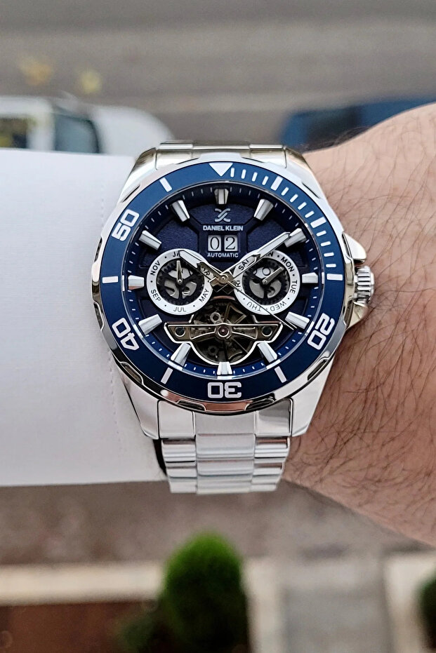 Men's Wristwatch with Navy Blue Dial, Metallic Color Strap, Automatic Calendar, 2-Year Warranty