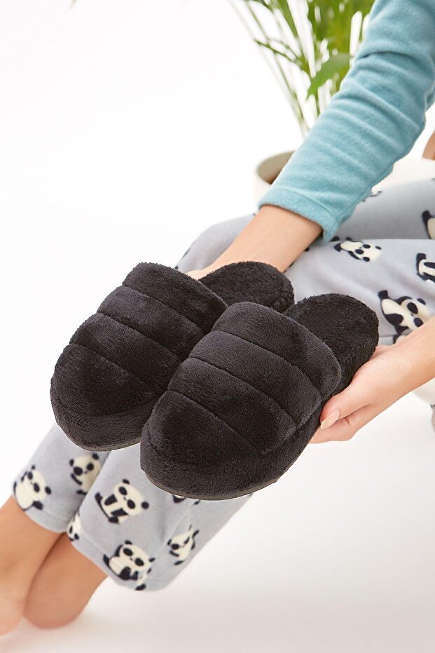 Siyah Önü Kapalı Sessiz Taban Terlik Ev Terliği - 1