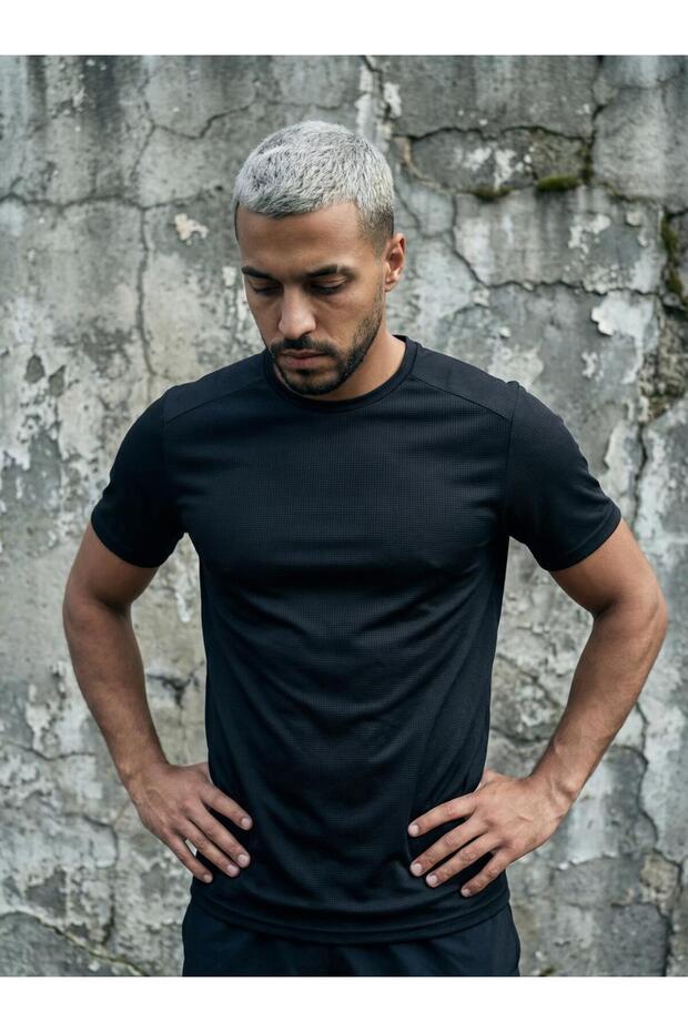 تي شيرت تشيك تيكستشر | أسود (تي شيرت أسود مربعات بنسيج مسامي من ميش بقطع قماش مخيطة معاً