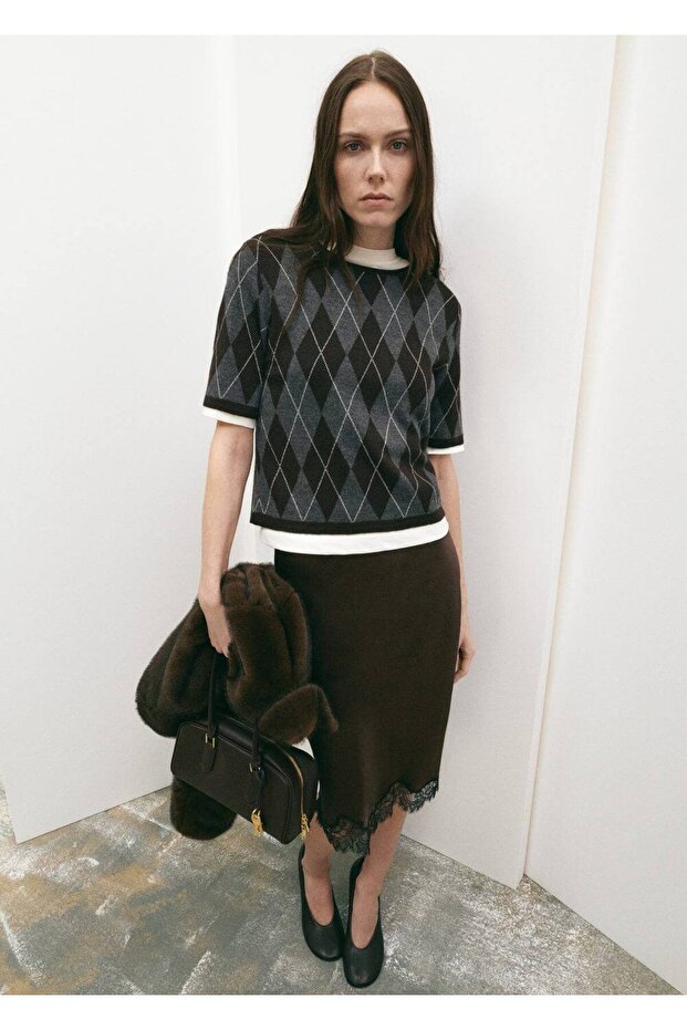 Short Sleeve Diamond Pattern Sweater