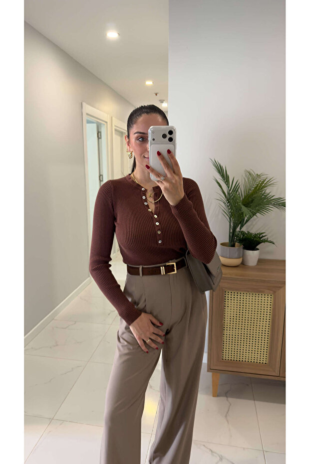 Keransa Brown Buttoned Knitwear - 1