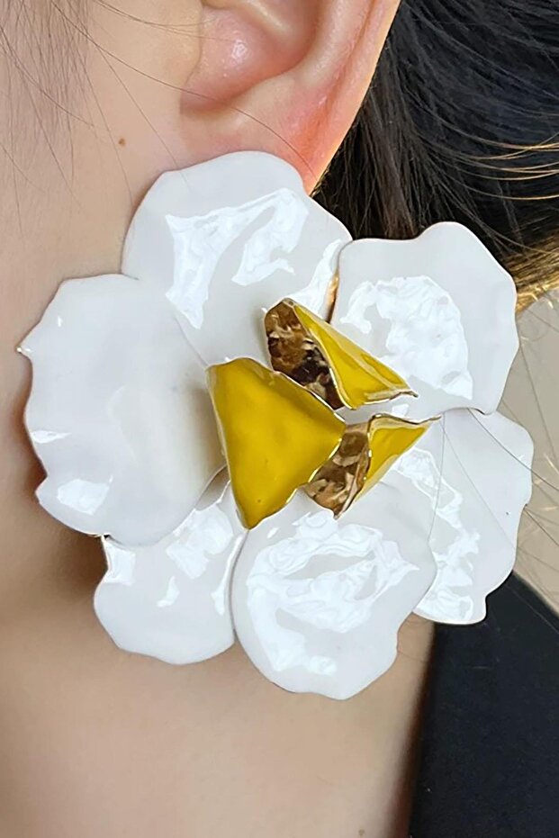 White and Yellow Color Flower Figured Design Earrings (Pair)