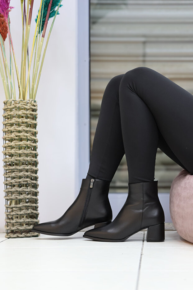 Ökçeli Kadın Bot - 3