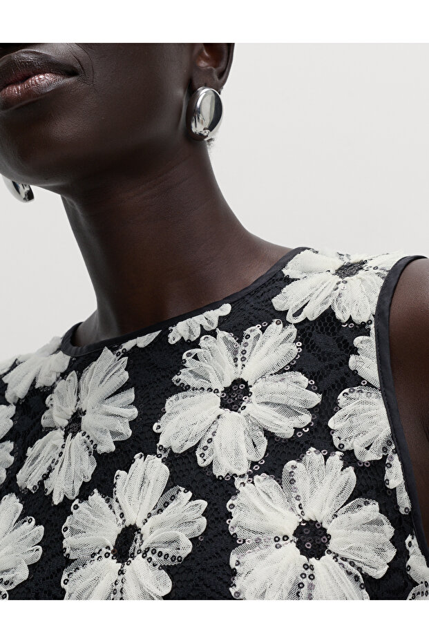 Çiçek İşlemeli Bluz - 3