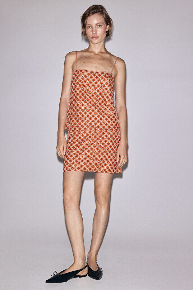 İşlemeli ve Askılı Üst - 2