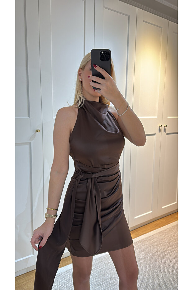 BAĞLAMALI DRAPELİ SATEN ELBİSE - 6